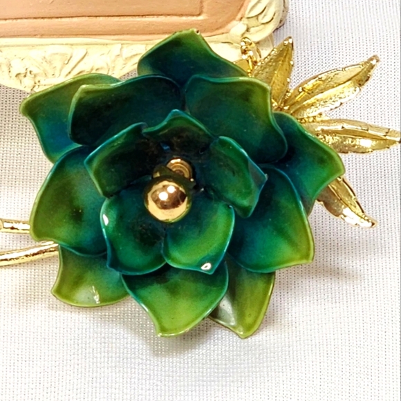 Vintage Coro Green Blue And Yellow Floral Brooch with Gold Stem Cener And Leaves - Picture 4 of 9